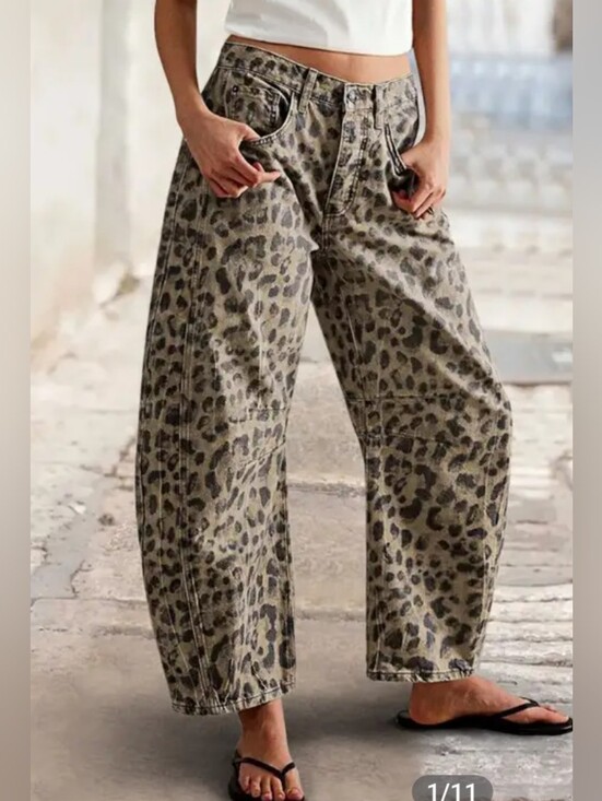 Flamingals Pants - Flamingals Leopard Print Mid-rise Barrel Leg Cropped Pants NWOT Women's Medium